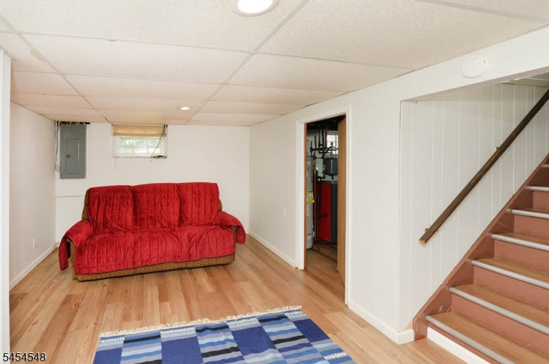 8 Henderson Blvd Property Photo 15