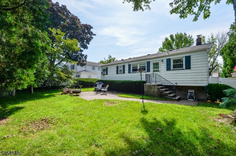 8 Henderson Blvd Property Photo 20