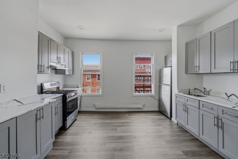 76 Market St 5 Property Photo 1