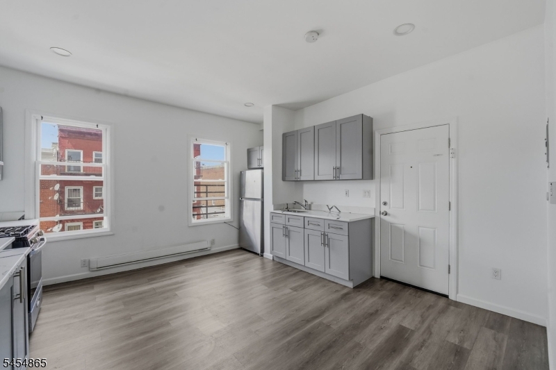 76 Market St 5 Property Photo 3