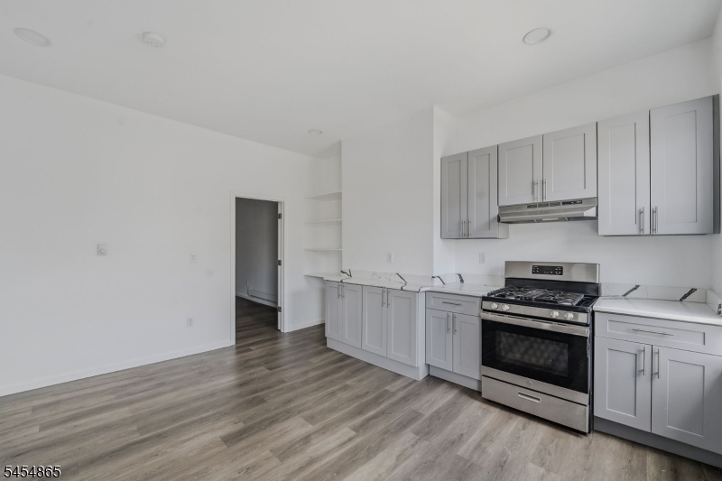 76 Market St 5 Property Photo 5