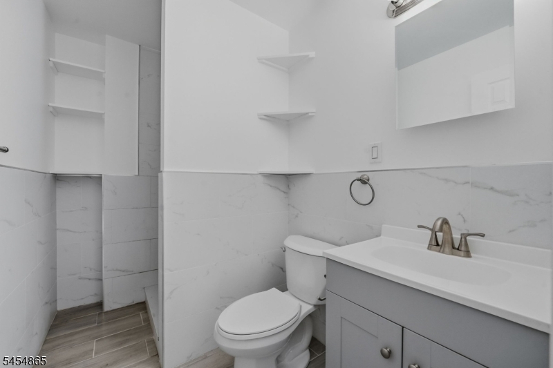 76 Market St 5 Property Photo 9