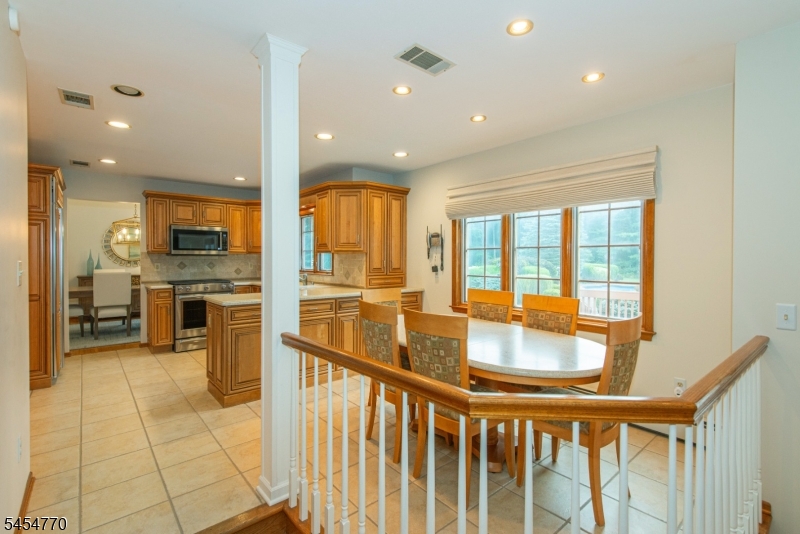 10 Earhart Dr Property Photo 6