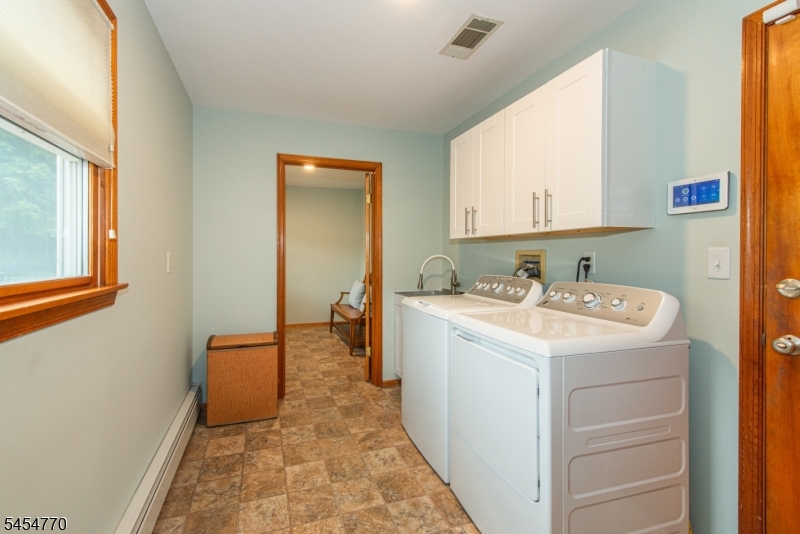 10 Earhart Dr Property Photo 29
