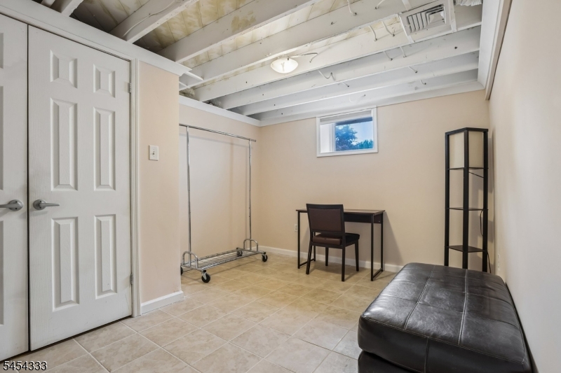114 Hobart Ave Property Photo 27