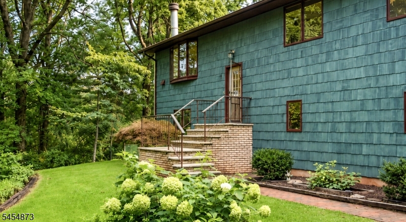 32 Gravel Hill Rd Property Photo 3