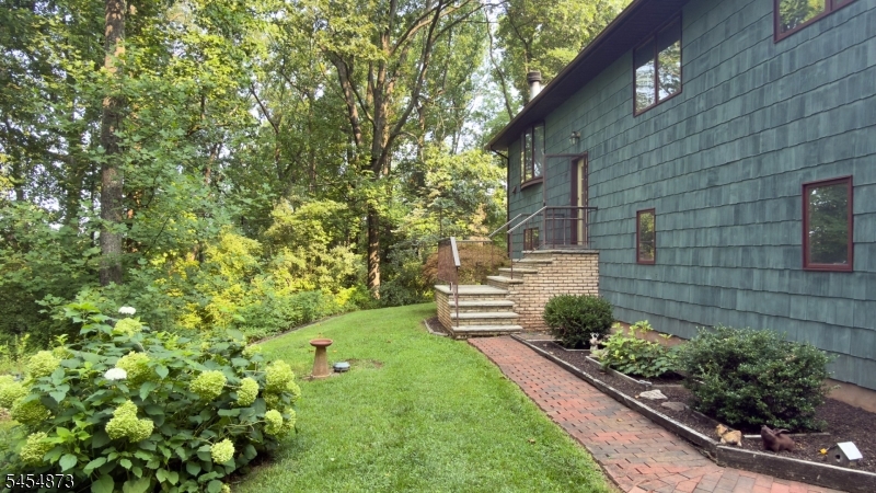 32 Gravel Hill Rd Property Photo 4