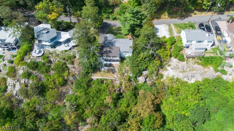 9 Golfview Ter Property Photo 10