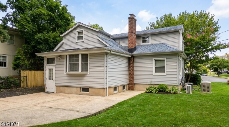 45 Brook St Property Photo 3