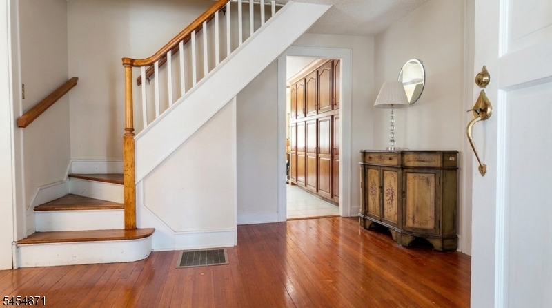 45 Brook St Property Photo 6
