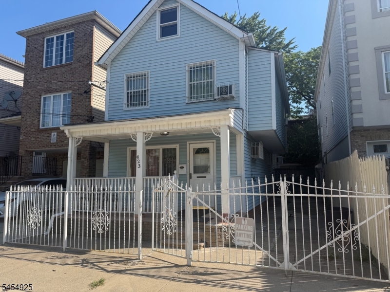 423 Fulton St Property Photo 1