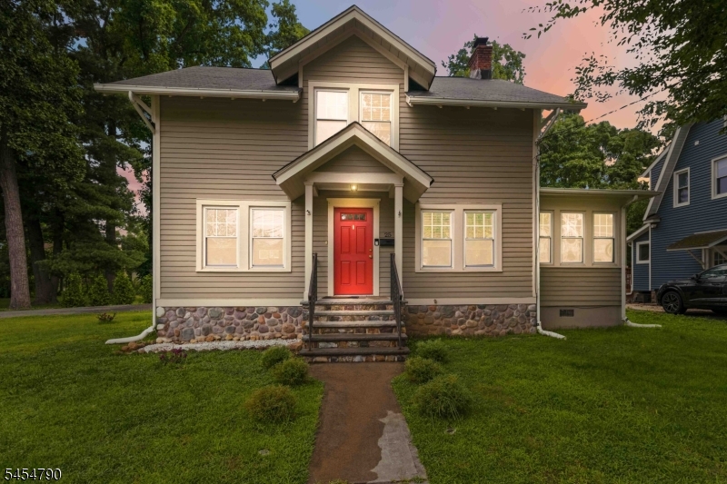 25 Rosedale Ave Property Photo 2