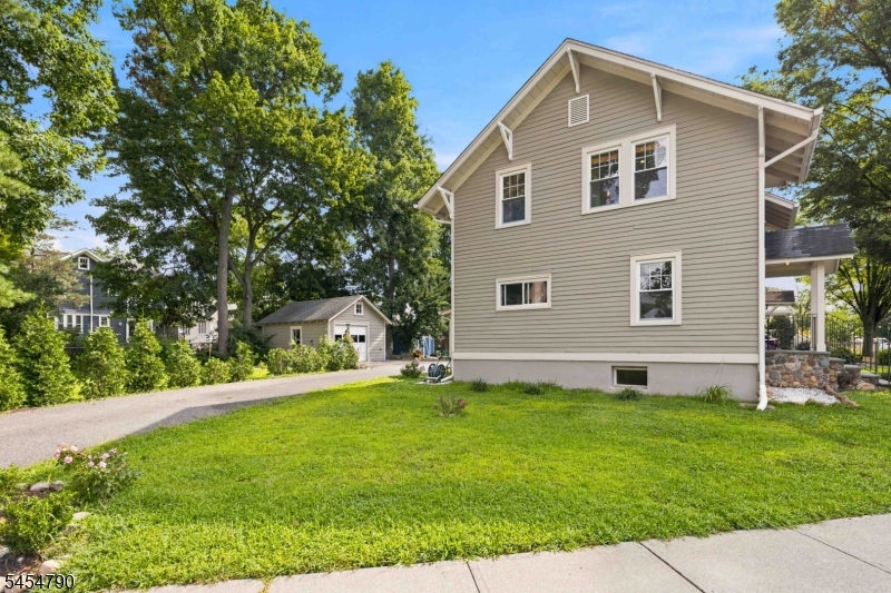 25 Rosedale Ave Property Photo 6