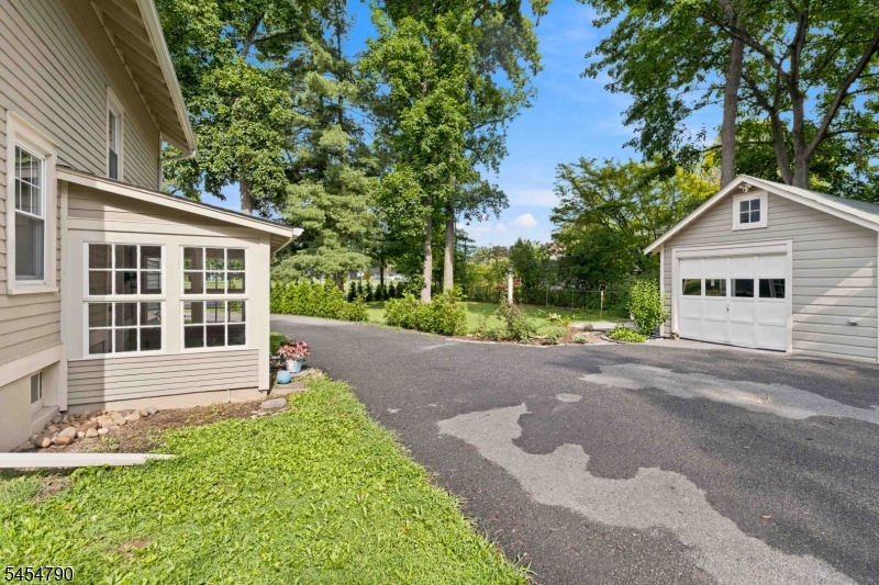 25 Rosedale Ave Property Photo 31