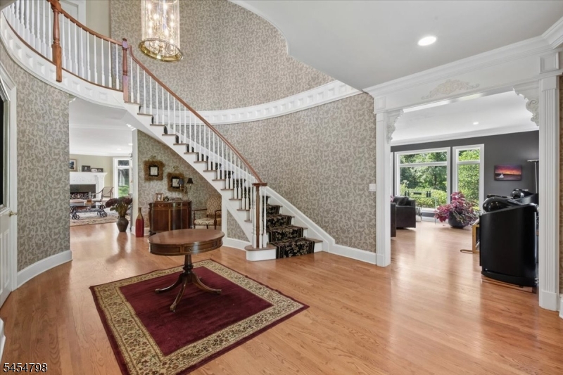 7 Martin Ln Property Photo 8