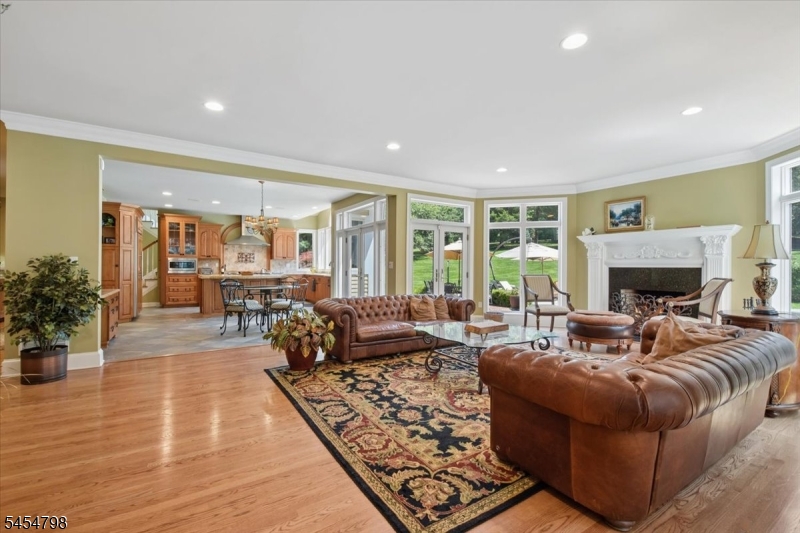 7 Martin Ln Property Photo 18