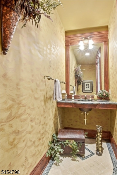 7 Martin Ln Property Photo 28