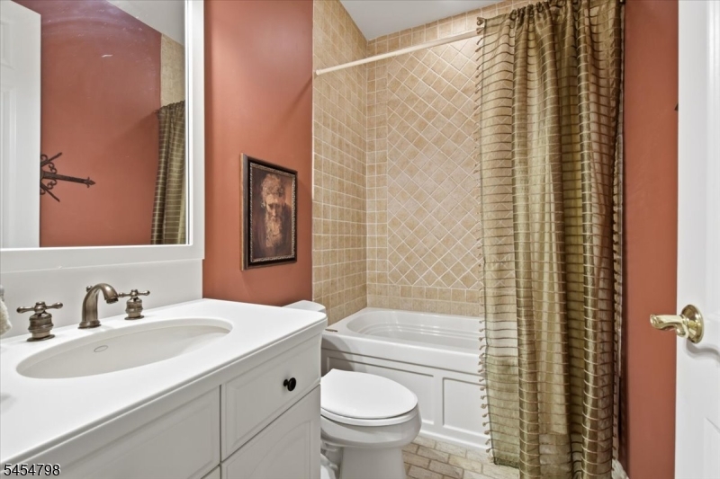 7 Martin Ln Property Photo 32