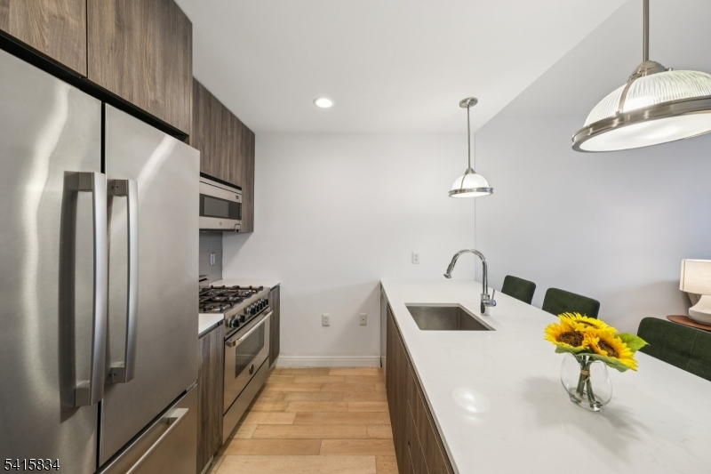 160 1st St Unit 1111 1111 Property Photo 5