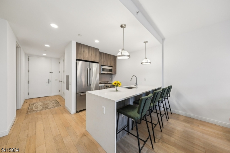 160 1st St Unit 1111 1111 Property Photo 6