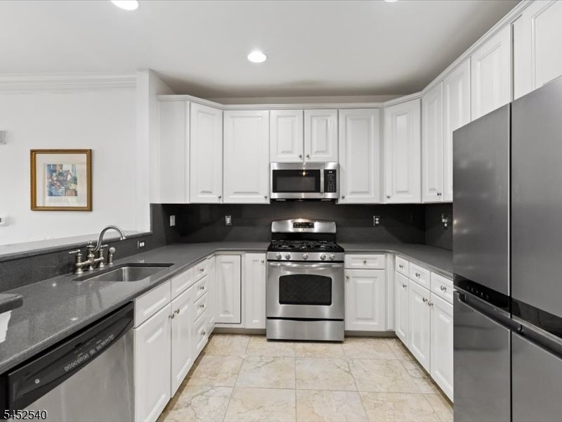 461 Victoria Drive Property Photo 4