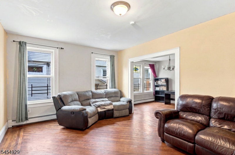 283 Smith St Property Photo 3