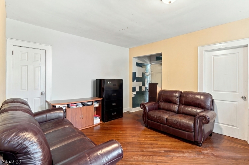 283 Smith St Property Photo 4