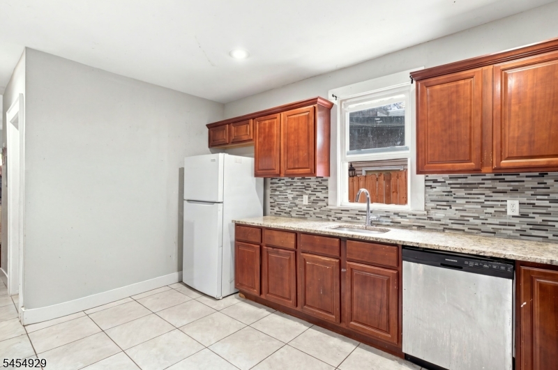 283 Smith St Property Photo 6