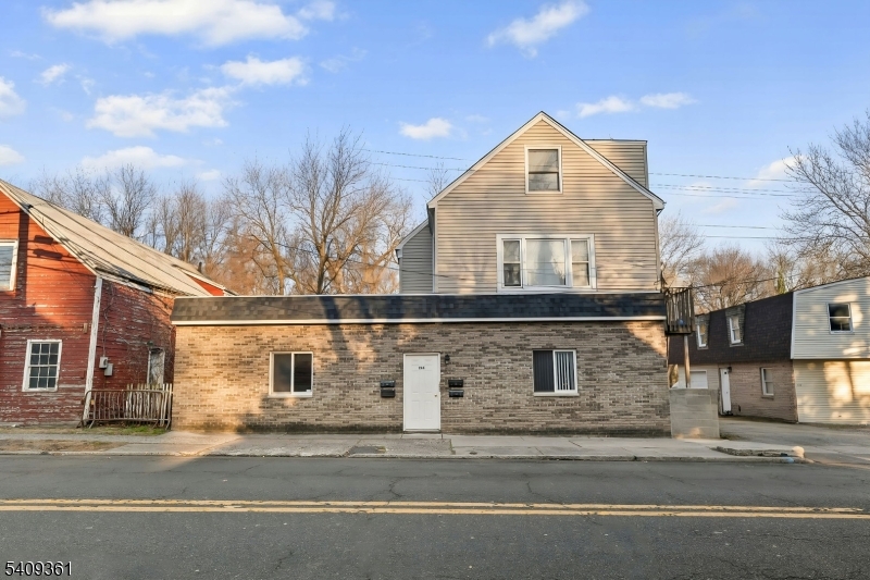 194 Saddle River Rd Property Photo 2