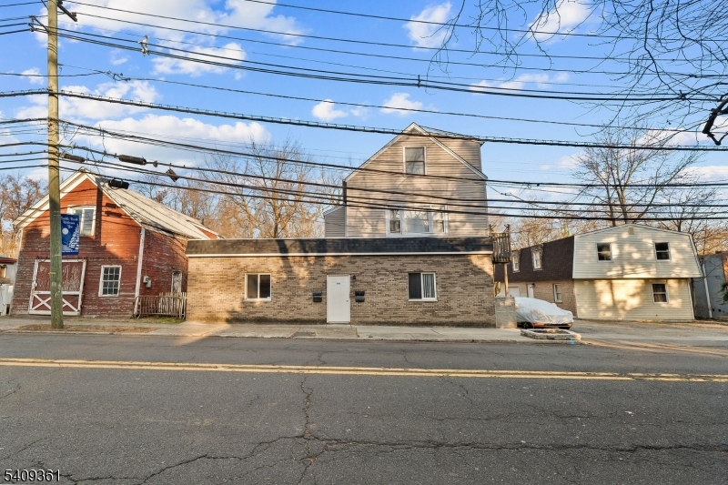 194 Saddle River Rd Property Photo 3
