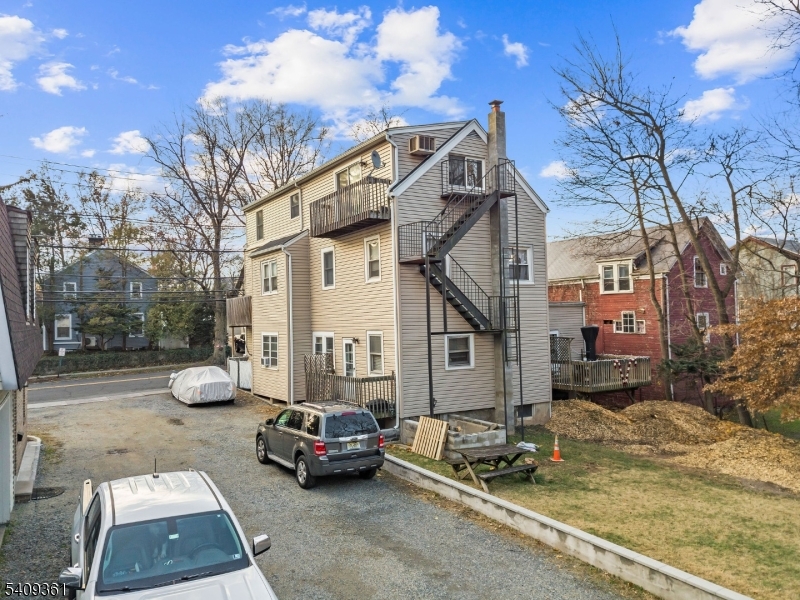 194 Saddle River Rd Property Photo 4