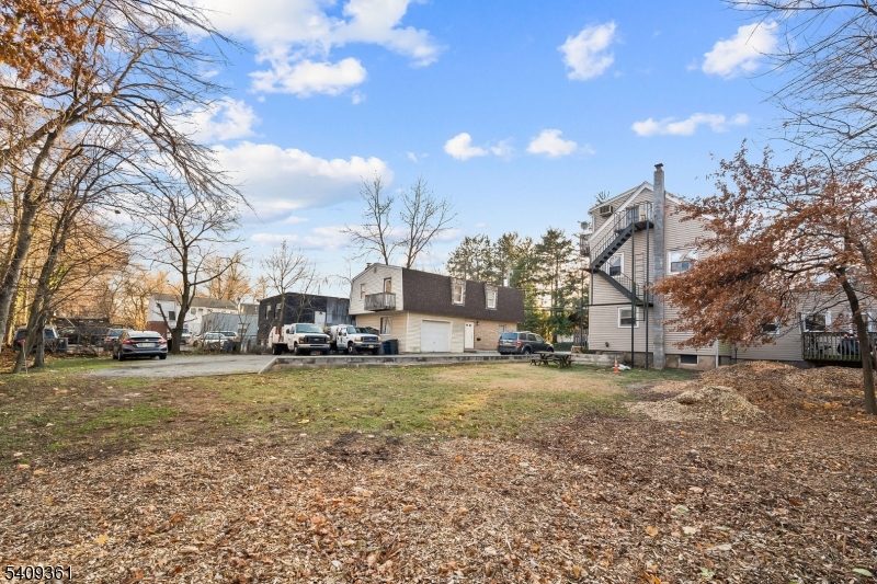 194 Saddle River Rd Property Photo 5
