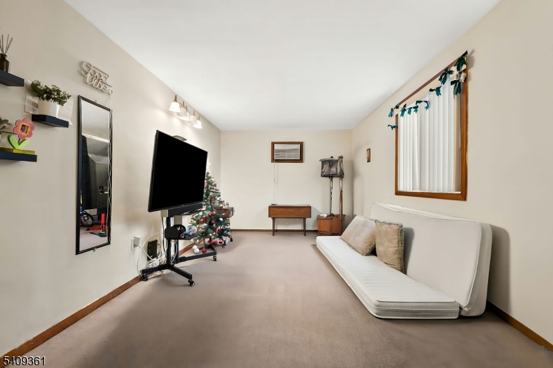 194 Saddle River Rd Property Photo 16