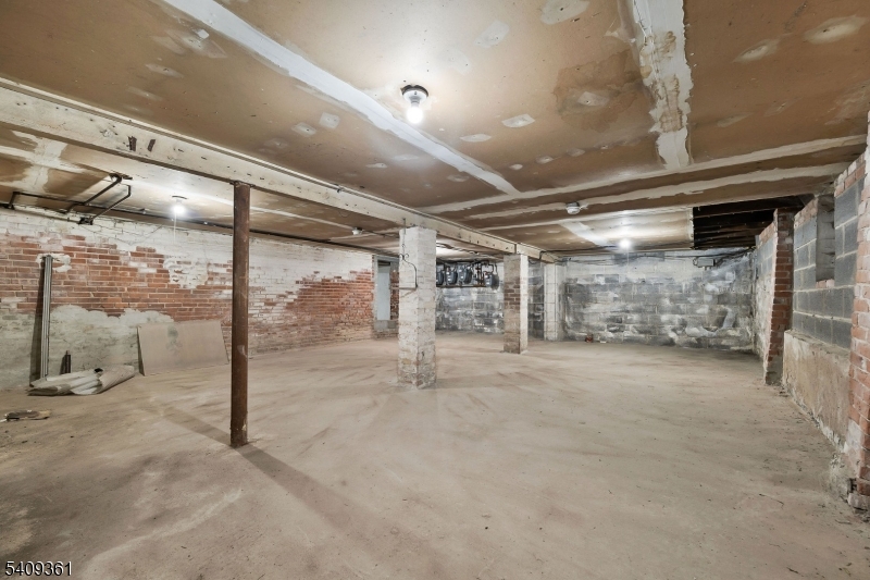 194 Saddle River Rd Property Photo 31
