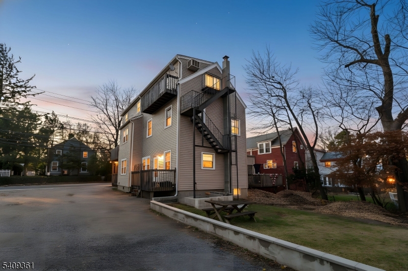 194 Saddle River Rd Property Photo 41