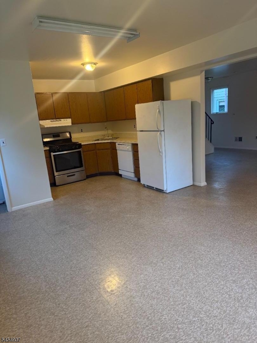 138 Ethel Ave Property Photo 4