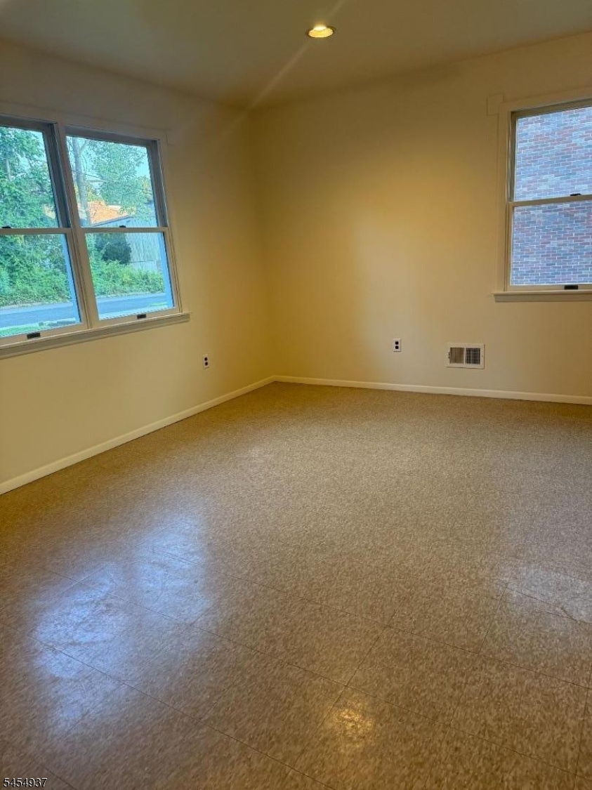 138 Ethel Ave Property Photo 5