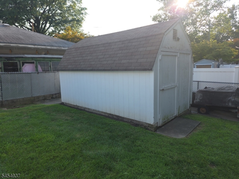 138 Ethel Ave Property Photo 13
