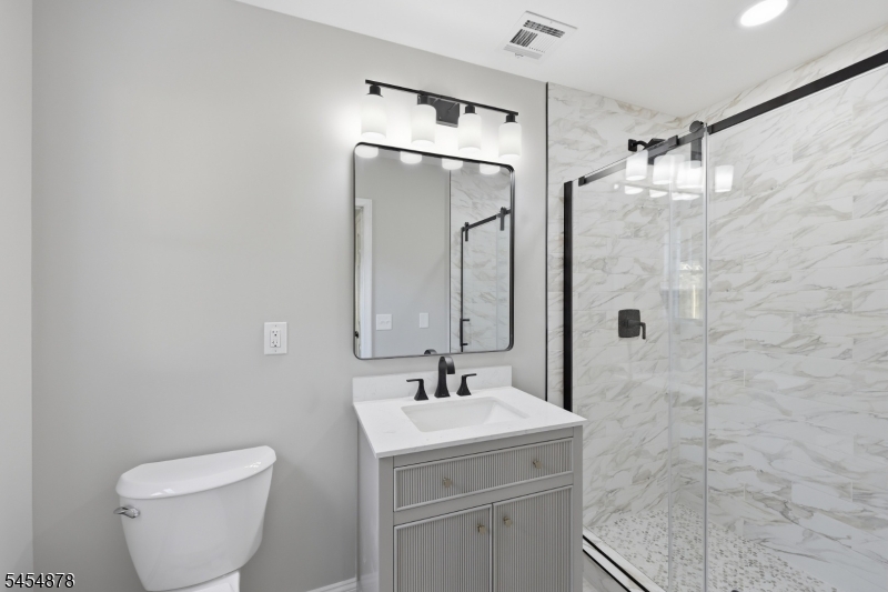 41 Baker St Property Photo 10