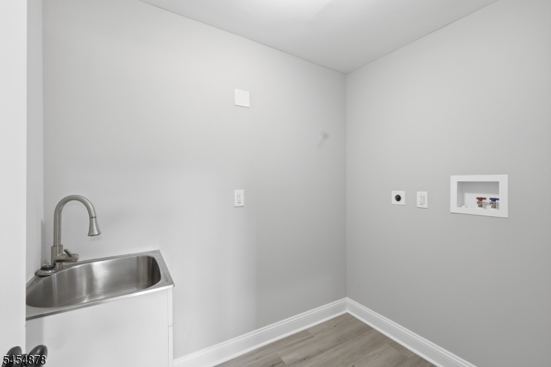 41 Baker St Property Photo 13