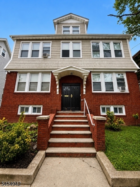 138 Vermont Ave 2L Property Photo 1