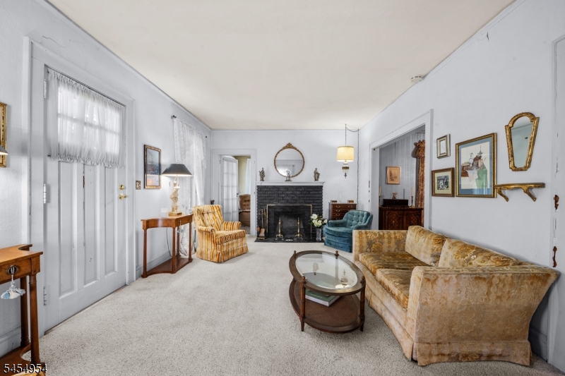 20 Woodside Ter Property Photo 4