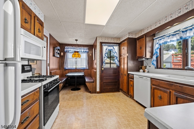 20 Woodside Ter Property Photo 17