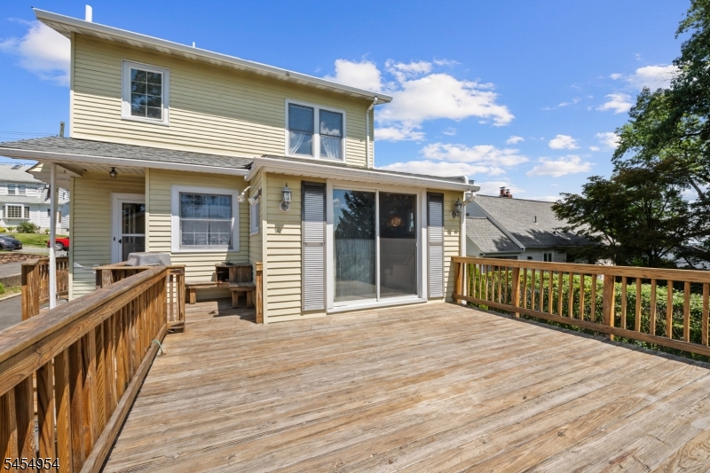 20 Woodside Ter Property Photo 33