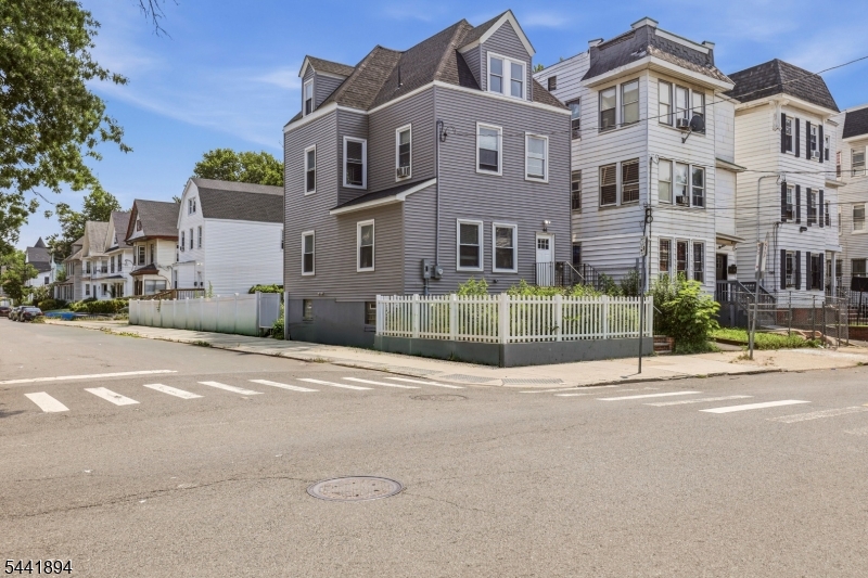 44 Fabyan Pl Property Photo 1