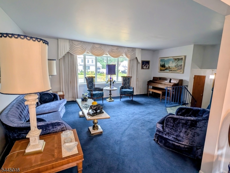 116 Stonehenge Ter Property Photo 4