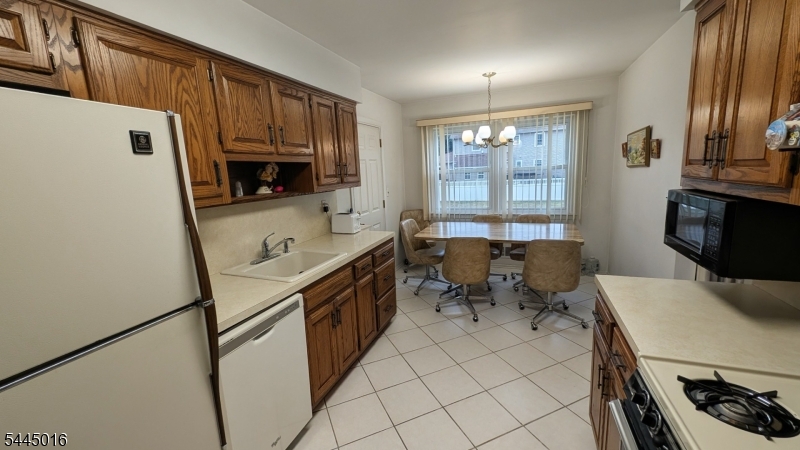 116 Stonehenge Ter Property Photo 8
