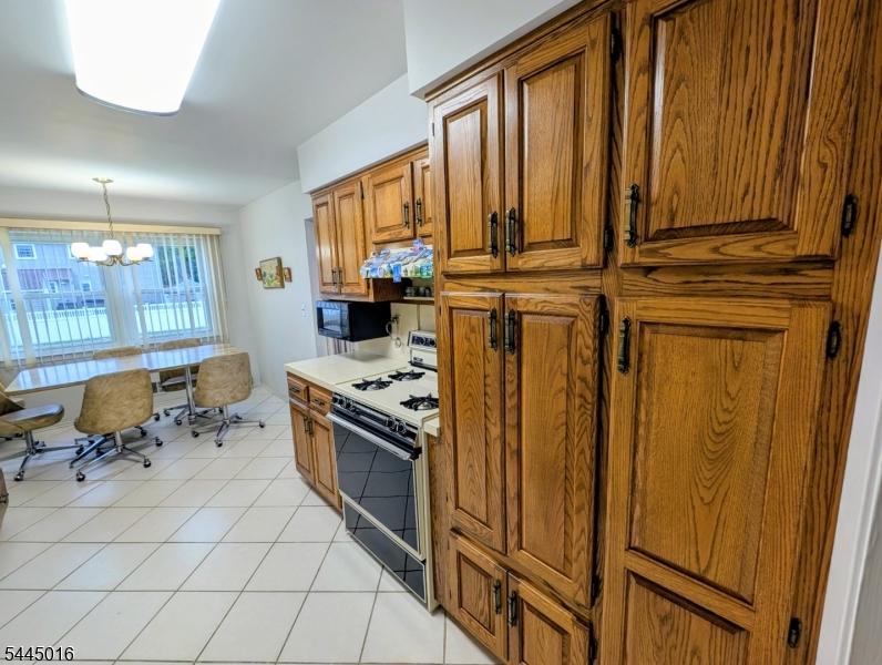 116 Stonehenge Ter Property Photo 9