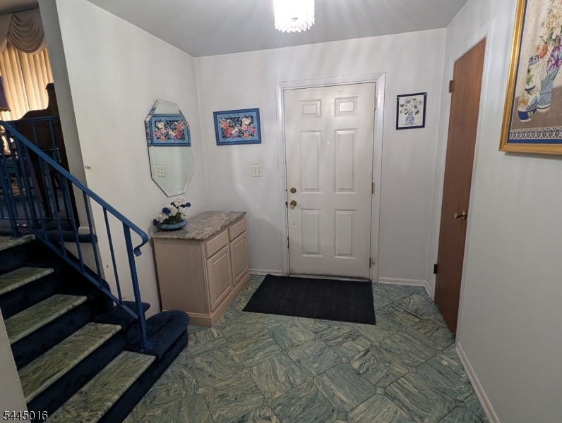 116 Stonehenge Ter Property Photo 20