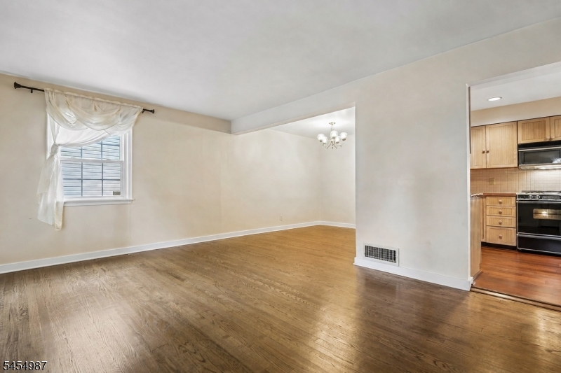 530 E Passaic Ave Property Photo 6